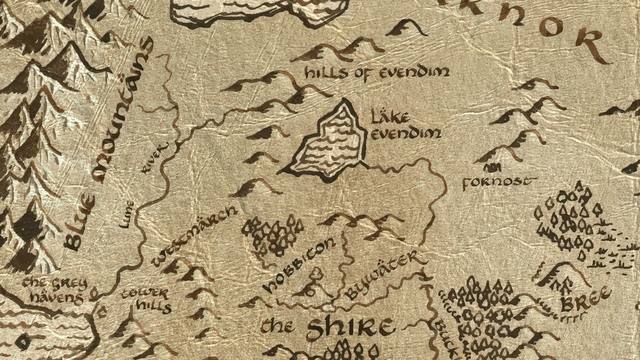 Annúminas and its surroundings on the parchment map of Middle-earth